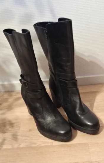 Paire de bottes femme en cuir taille 40