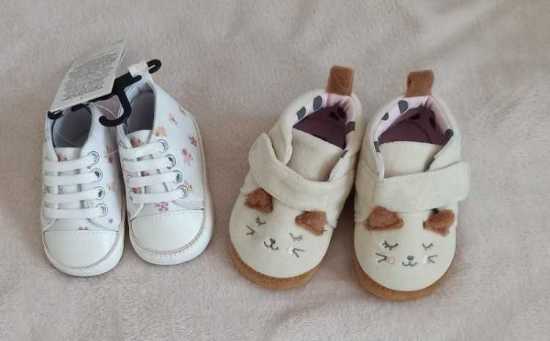 2 paires de Chaussures neuves bébé